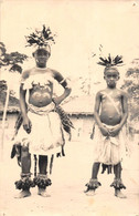 ¤¤  -  GUINEE  EQUATORIALE   -  BATA   -   Carte-Photo De 2 Jeunes Gens En Tenues   -  Tampon De La Poste     -  ¤¤ - Guinée Equatoriale