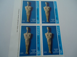 GREECE  MNH   BLOCK OF 4  CORNER 1978 AEGEAN ART  FIGURE - Verres & Vitraux