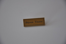 Petite Plaque En Métal 'Bijoux Titane' - Emailplaten (vanaf 1961)