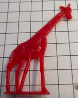 FIG621 En Plastique Rouge Dur 50's 60's, FIGURINE ANIMAL PLATE SANS MARQUE : GIRAFE 75mm Haut - Altri & Non Classificati