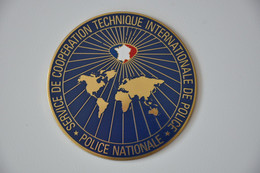 Plaque 'Police Nationale - Service De Coppération Technique International' - Plaques émaillées (après 1960)