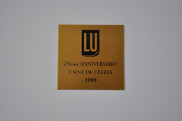 Plaque 'Lu - Usine De Cestas' - Plaques émaillées (après 1960)