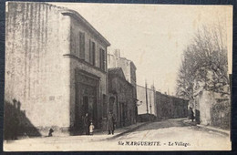 CPA MARSEILLE SAINTE MARGUERITE LE VILLAGE (13 Bouches Du Rhône ) Animée Homme Femme - Saint Barnabé, Saint Julien, Montolivet