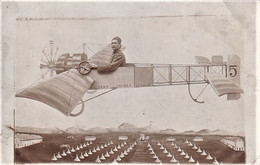 Rare Cpa Photo Soldat Dans Avion Ruet Frères Survolant Un Camp Militaire - 1914-18