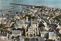 SAINT VAAST LA HOUGUE - Vue Générale, L'Eglise Et Le Port - Saint Vaast La Hougue