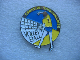 Pin's Du Club De Volleyball  "La Sportive Thionvilloise" à Thionville (Dépt 57) - Volleybal