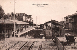 Suez - La Gare, Train Entrant En Gare - Carte N° 170 Non Circulée - Sues