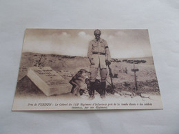 REPRO MILITAIRE PRES DE VERDUN LE COLONEL DU 112é REGIMENT D INFANTERIE PRES TOMBE SOLDATS INCONNUS - Weltkrieg 1914-18