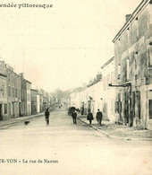 La Roche Sur Yon * Débit De Tabac Tabacs , La Rue De Nantes * Hôtel Du Lion D'Or * Carrossier - La Roche Sur Yon