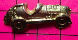 621 Pin's Pins / Beau Et Rare / THEME : JEUX / VOITURE RETRO ANNEES 20/30 COMME DANS LE MONOPOLY - Jeux