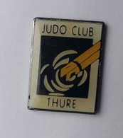 QQ107 Pin's Judo THURE Vienne Achat Immédiat - Judo