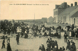 St Jean De Monts * Vue Sur Les Dunes Un Jour De Fête * Coiffe Vendéenne - Saint Jean De Monts