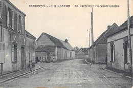 CPA 28 ERMENONVILLE LA GRANDE LE CARREFOUR DES QUATRE COINS - Andere & Zonder Classificatie