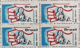 C 612 Brazil Stamp Fund Of United Nations For Children's Hand 1968 Block Of 4 2 - Other & Unclassified