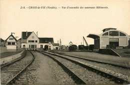 Croix De Vie * La Gare * Vue D'ensemble Des Nouveaux Bâtiments * Wagons * Ligne Chemin De Fer De Vendée - Saint Gilles Croix De Vie