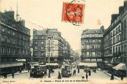 Rouen * La Place Et Rue De La République * Tramway Tram - Rouen