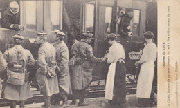 Pas-de-Calais - Guerre De 1914 - A Calais, Femmes De Paysans Donnent Du Café à Des Soldats Venant Du Front - Calais