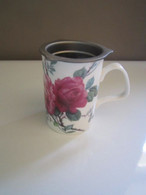 1992 Roy Kirkham Tasse à Thé Motif Floral Avec Tamis Haut 10 Cm Env Poids : 239 Grammes - Other & Unclassified