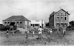 Croix De Vie * La Roche Trouée , Colonie Municipale De Vanves * Les Bâtiments Et Le Terrain De Volley Ball - Saint Gilles Croix De Vie