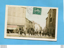 Manosque-Rue Quatre Septembre-bar Tabacs -commerces  Et Rue Animés-a Voyagé En 1905-édition M C - Manosque