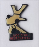 QQ116 Pin's Judo CLUB NEUFCHATEAU VOSGES Achat Immédiat - Judo