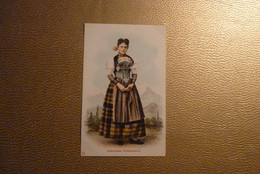 CPA Suisse - "Unterwalden(Nidwafdnerin) Issue De La Série "Les Costumes Suisses Authentiques " Carte N° 18 - Autres & Non Classés