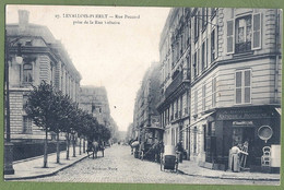 CPA - HAUTS DE SEINE - LEVALLOIS PERRET - RUE POCCARD VUE DE LA RUE VOLTAIRE - Animation, Commerce Antiquités, Attelages - Levallois Perret