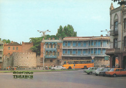 AK 1982 Tbilissi Tiflis Georgien, Ortspartie Mit Oldtimer Auto + Bus - Georgia