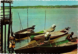 CPM AK Amerindian Dugouts Of Fishermen SURINAME (750463) - Surinam