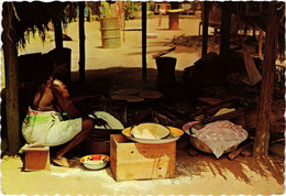 CPM AK Djuca Woman Baking Manioc Bread In Ageold Fashion SURINAME (750492) - Suriname