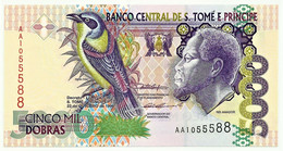 SAINT THOMAS & PRINCE - 5000 DOBRAS - 22.10.1996 - P. 65.a - Unc. - Prefix AA - Rei Amador - 5.000 - Sao Tome En Principe