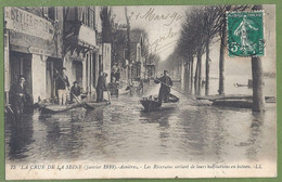 CPA - HAUTS DE SEINE - ASNIERES - CRUE DE LA SEINE 1910 - LES RIVERAINS SORTANT EN BARQUES DE LEURS HABITATIONS - LL /13 - Asnieres Sur Seine