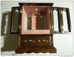 Meuble Miniature Coquette Armoire à Bijou Vitres Gravées Pour Poupon Poupée - Otros & Sin Clasificación