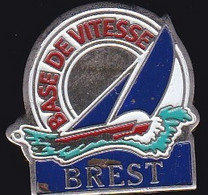 71569-Pin's-a Base De Vitesse De Brest .voilier. - Voile