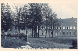 42 - CHARLIEU - Institution Saint-Gildas - Une Vue De La Cour - Charlieu