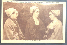 CPA 29 LESNEVEN, BRIGNOGAN, PLOUNEOUR TREZ - Jeunes Filles En Costumes Du Dimanche - EH 4428 - Réf. N 22 - Lesneven