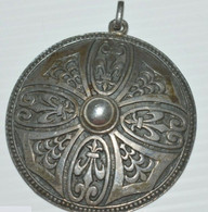 JOLI ANCIEN PENDENTIF ARGENT Poinçon CRABE Déco FLEURS De LYS Sans Chaîne Bijou - Pendants