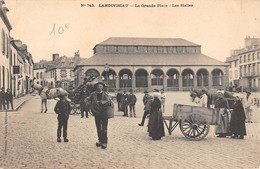 CPA 29 LANDIVISIAU LA GRANDE PLACE LES HALLES - Landivisiau