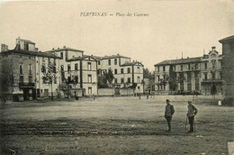 Perpignan * La Place Des Casernes * Militaires Blessé - Perpignan