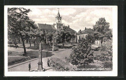 AK Johanngeorgenstadt I. Erzgeb., Kriegerdenkmal Und Anlagen Am Markt - Johanngeorgenstadt