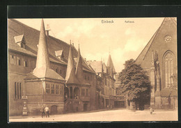 AK Einbeck, Blick Auf Das Rathaus Und Die Kirche - Einbeck