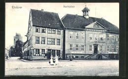 AK Lüchow, Marktplatz Mit Gasthaus Ratskeller Und Zwei Frauen - Lüchow