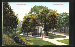 AK Bad Ronneburg, Brunnenhäuschen Mit Mann & Kindern - Ronneburg