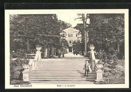 AK Bad Nenndorf, Blick I.d. Kurpark, Soldat Auf Der Treppe - Bad Nenndorf