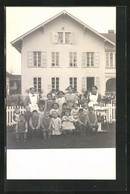 Foto-AK Langenthal, Kinder Mit Personal Vor Einem Ferienheim Im Garten - Langenthal