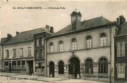 Ailly Sur Noye * Rue Et Vue Sur Hôtel De Ville * Mairie * Café Restaurant Hôtel De France Et De Navarre - Ailly Sur Noye