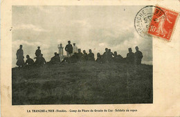 La Tranche Sur Mer * Camp Du Phare Du Grouin Du Cou * Soldats Au Repos * Militaria - La Tranche Sur Mer