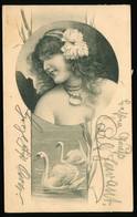AK Liebe 1903 Hübsches Mädchen, Blume Im Haar, Muschelkette, Darunter 2 Schwäne - Braun, W.