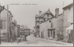 VOUZIERS - LA RUE DE L AISNE - ATTENTION REPRODUCTION - Vouziers