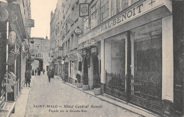 CPA 35 SAINT MALO HOTEL CENTRAL BENOIT FACADE SUR LA GRANDE RUE - Saint Malo